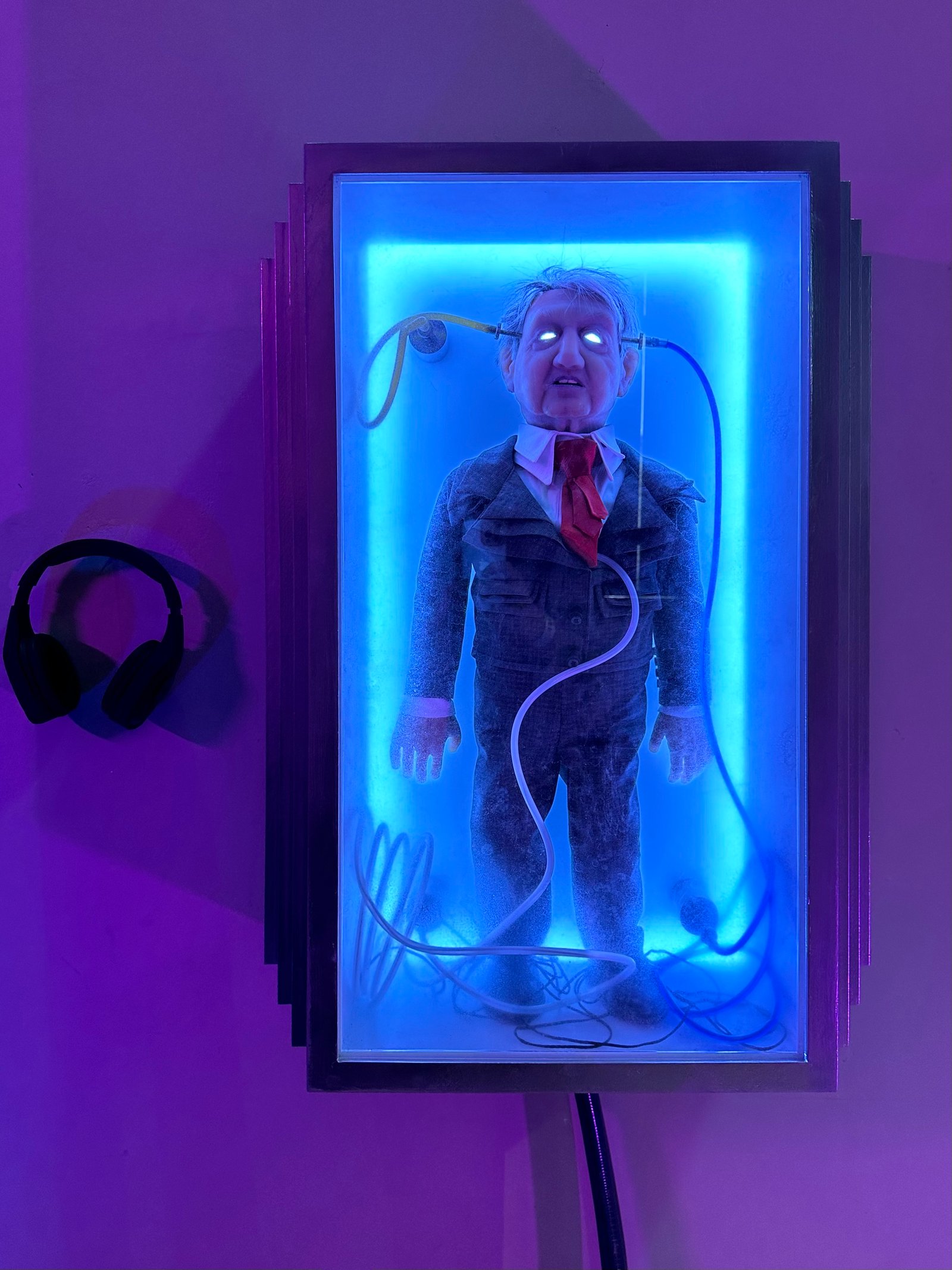 Romeo Gomez Lopez, Cold-pac (AMLO) 2023 silicon, latex, fabric, wood, acrylic, headphones, audio track, led lights 75 x 55 x 25 cm 29.5 x 21.6 x 9.8 in. Courtesy of the artist.

